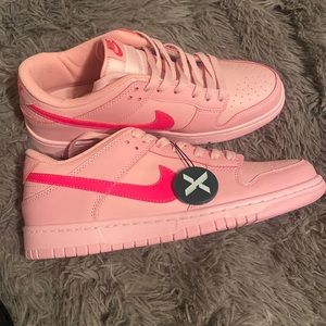 Nike dunks lows, Triple pink